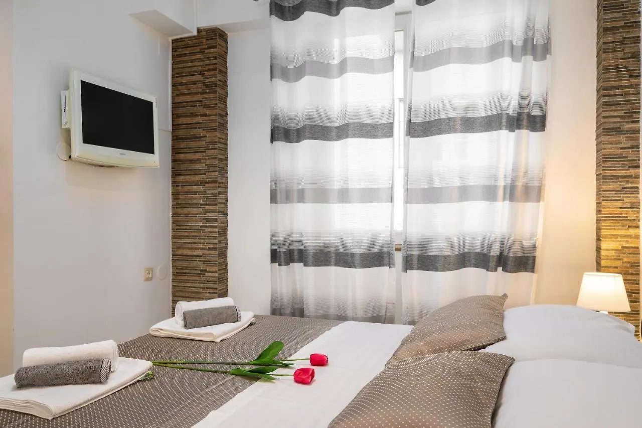 Studio Apartment La Luna Split